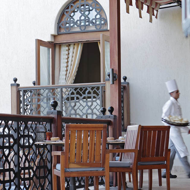 اثاث خارجي لمطعم ارابيسك في فور سيزونز شرم الشيخ